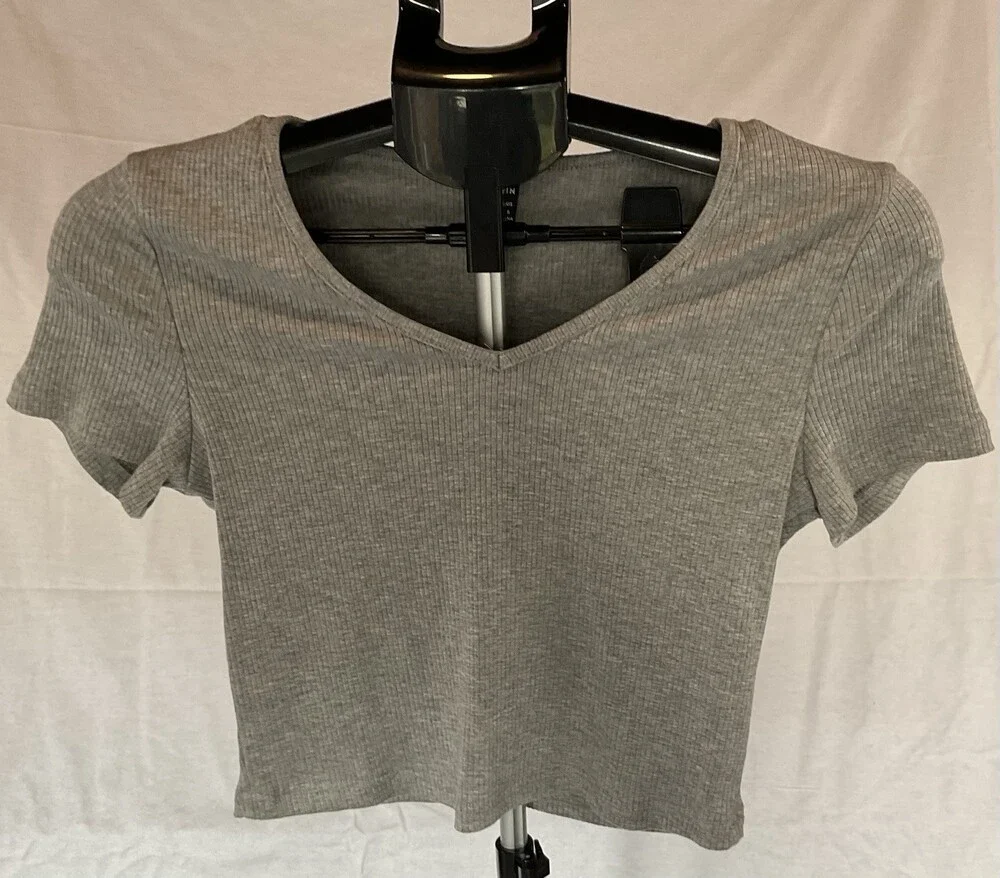 Gray Cropped V-neck Ribbed Shirt, Women’s, Size Medium